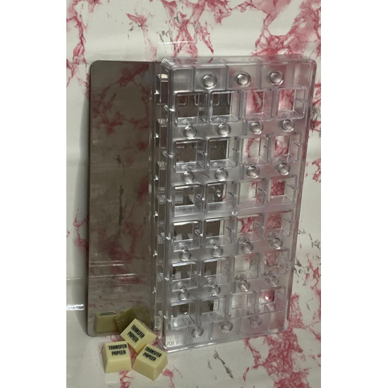 Magnetic molds