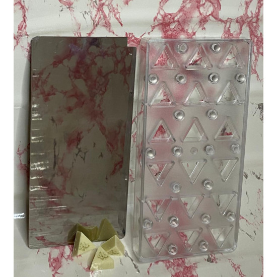 Magnetic molds