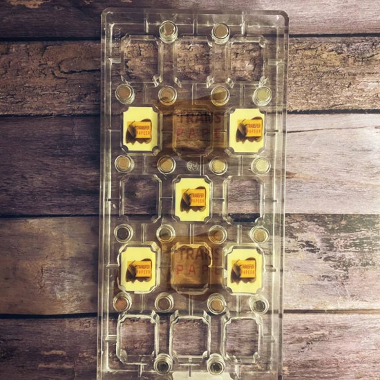 Magnetic molds