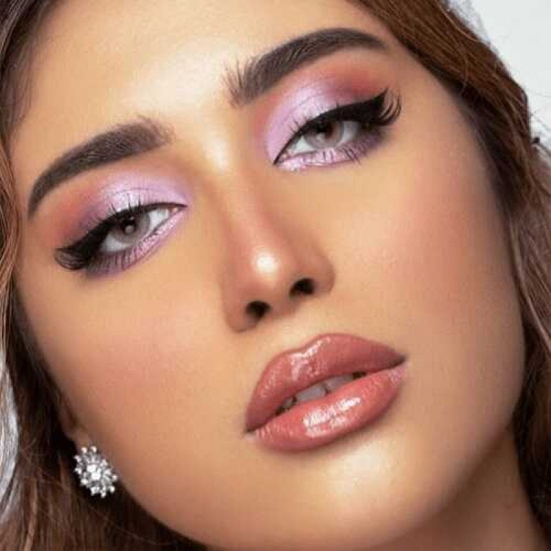 كحل سائل لامع من نورة بو عوض - بينكي سكاي كحل سائل لامع من نورة بو عوض - بينكي سكاي