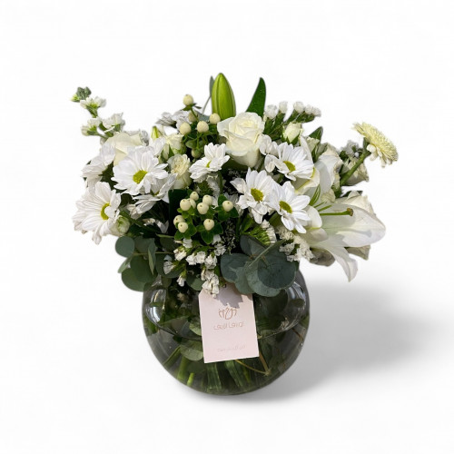 فازة الورود البيضاء