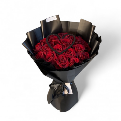 باقة روز احمر مع قلب