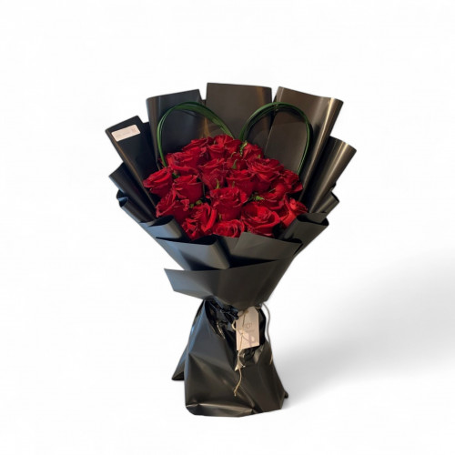 باقة روز بغلاف اسود