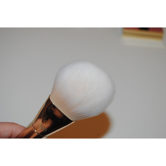 Real Techniques Arch Powder Brush - Professional Setting & Finishing Brush