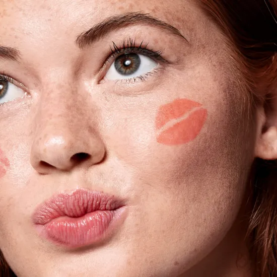 بلسم الشفاه والخدود اللامع والمرطب فيل بيوتي (Kissylips™ Balm) - درجة بي ماين خوخي دافئ
