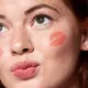بلسم الشفاه والخدود اللامع والمرطب فيل بيوتي (Kissylips™ Balm) - درجة بي ماين خوخي دافئ