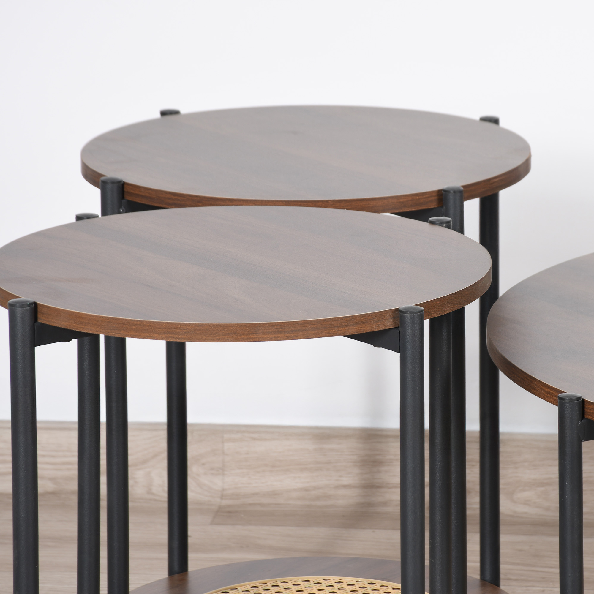 طقم طاولات خدمة 5 قطع من الخشب و الراتان طقم طاولات خدمة 5 قطع من الخشب و الراتان