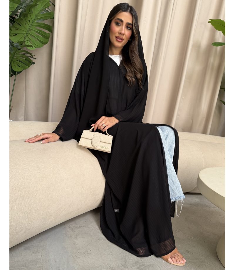 عباية 00471 صيفية باللون الأسود الغامق بقصة كلاسيك