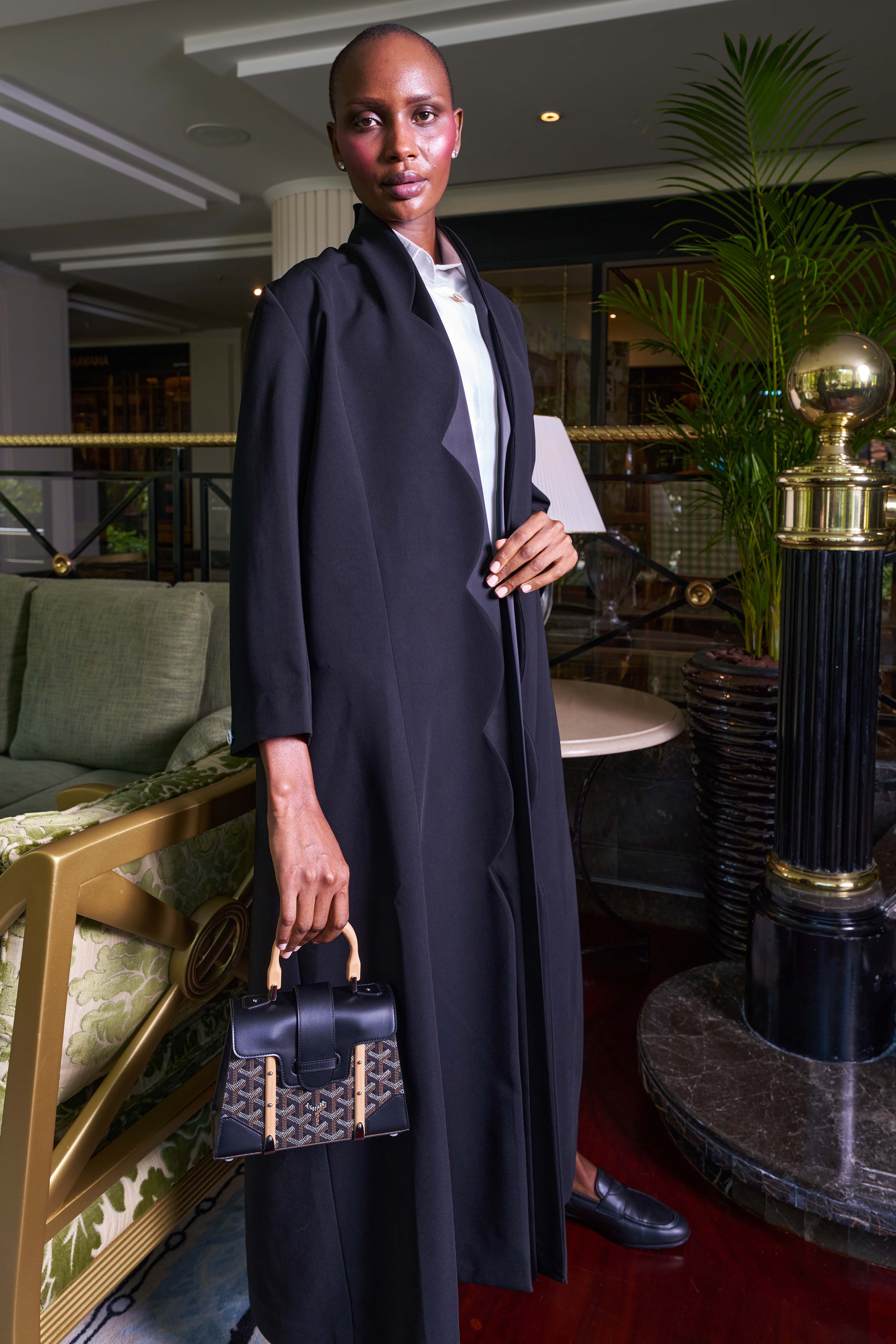 عبايه راقيه سوداء عبايه راقيه سوداء