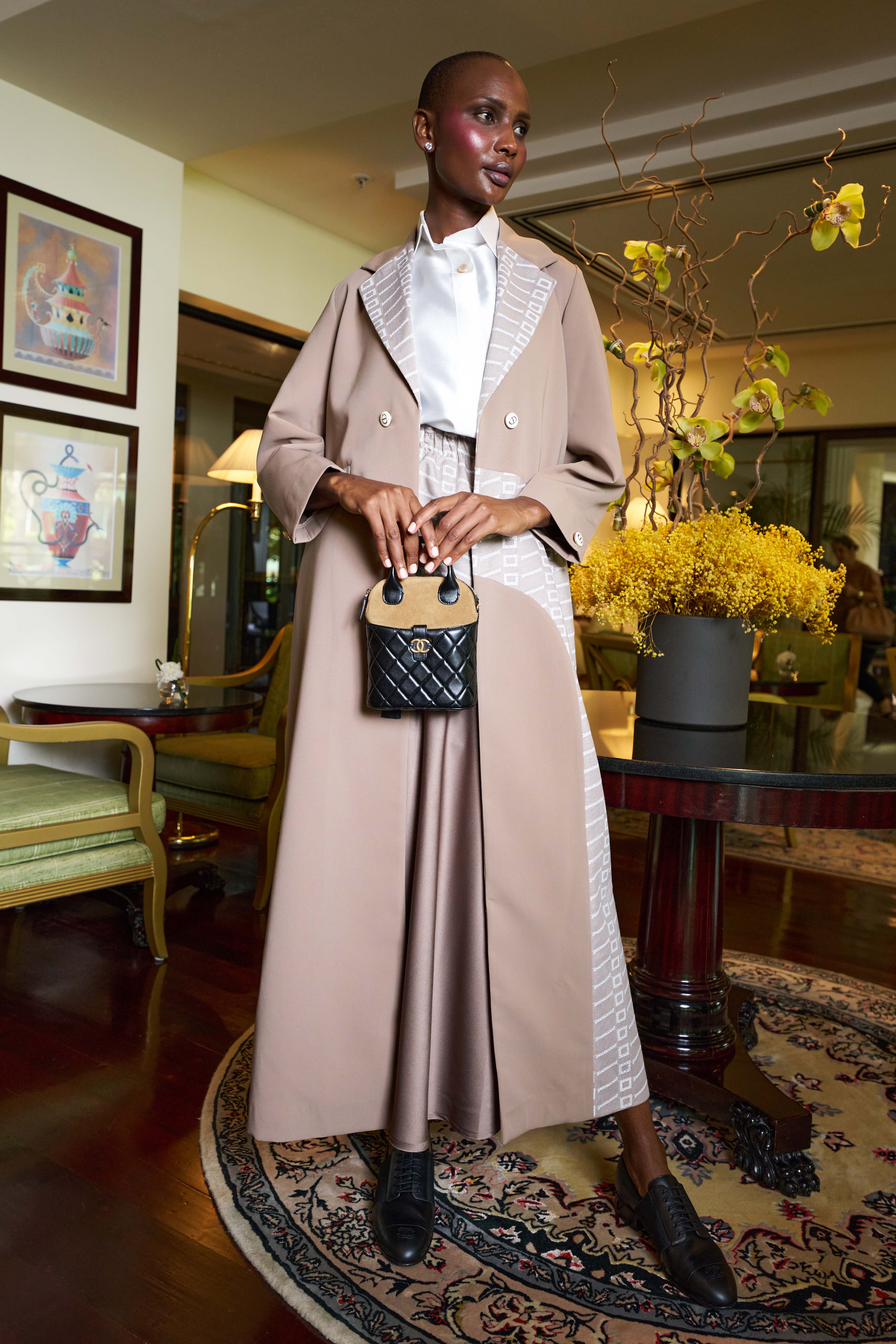 عبايه  الفخامه والرقي ذات الطابع الملكي