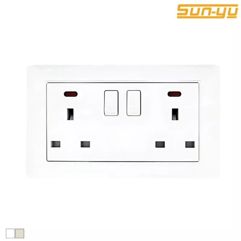 فيش 13 امبير مزدوج بمفتاح 3*6 - صن يو 6