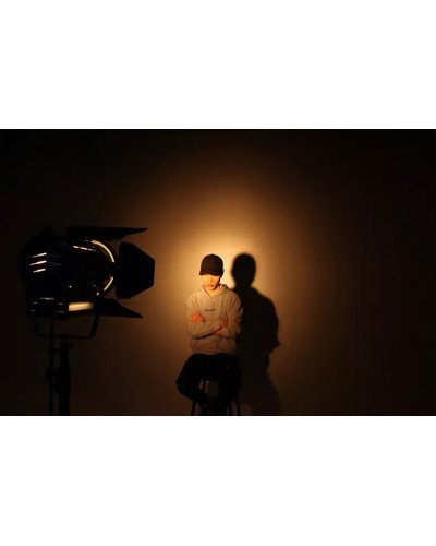 QIHE QH-JG650,650W Fresnel Light Spot Light QIHE QH-JG650,650W Fresnel Light Spot Light